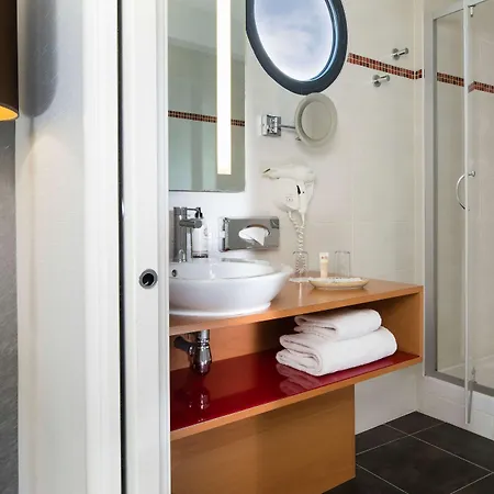 Western De La Regate-erdre Hotel 4*